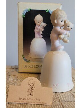 Vintage Precious Moments Bell E-5208 Jesus Loves Me 1980 - With Box